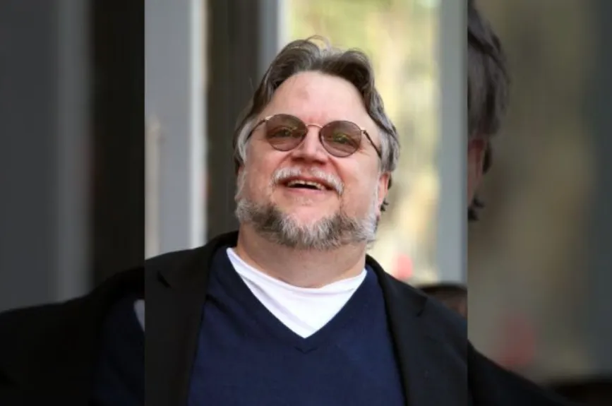 Guillermo del Toro selfie.jpg
