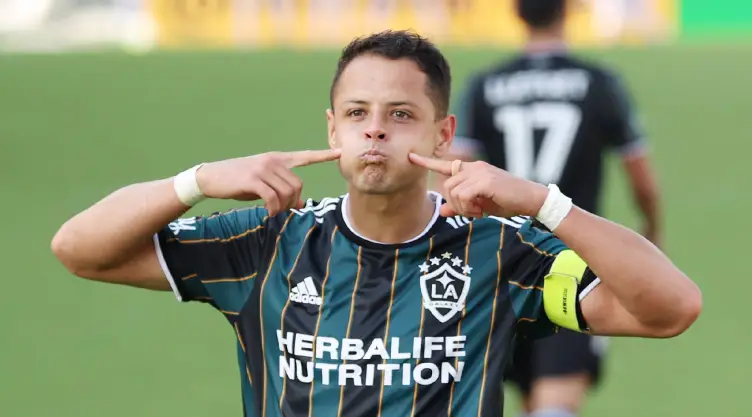 Chicharito marcado con el LA Galaxy