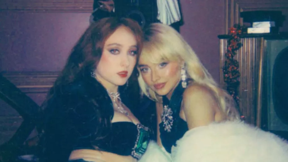 Chappell Roan canta en los Grammy 2025 Pink Pony Club