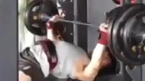 VIDEO_ Hombre muere en rutina de ejercicio peligrosa; grabó la escena.jpg