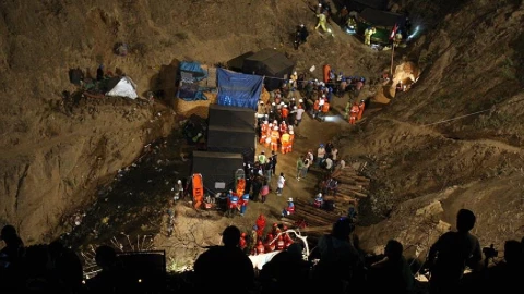 Un incendio en una mina de oro en Perú dejó 27 obreros muertos.