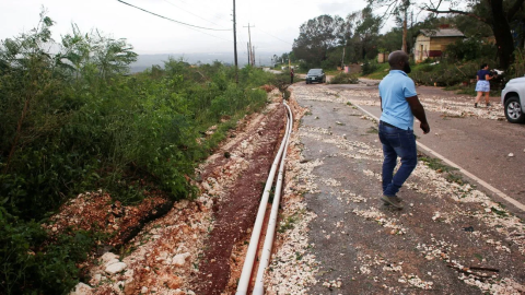 Declaran zona catastrófica a Jamaica tras impacto del huracán Melissa