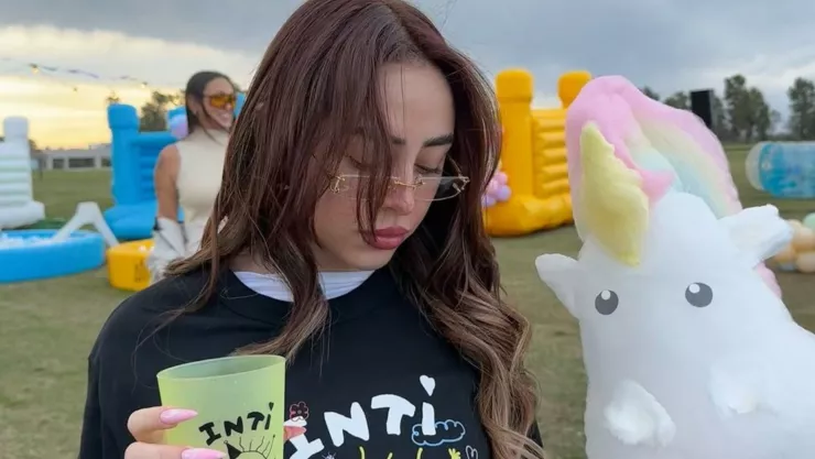 Tunden en redes sociales a Nicki Nicole por hacer grosería en la fiesta de la hija de Nodal y Cazzu.jpg