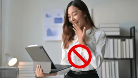 Dile adiós a la típica blusa blanca con estas nueva tendencia