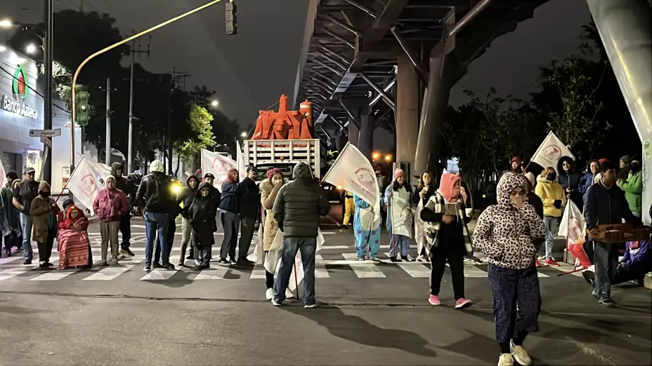 bloqueo-en-avenida-tláhuac-mientras-dormia