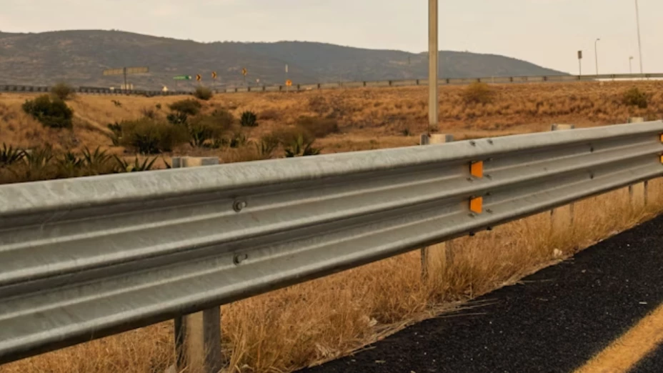 Hallan sin vida a una niña junto a autopista; investigan posible ritual de magia negra