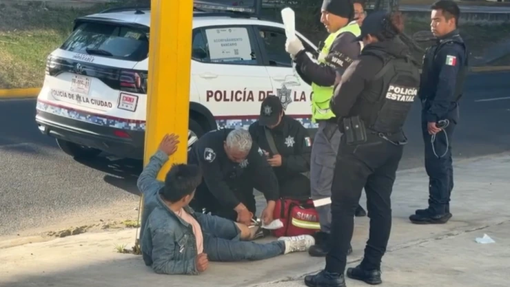 Joven termina abajo de la ciclovía bulevar Hermanos Serdán