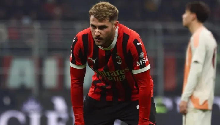 Santiago Giménez en el Milan