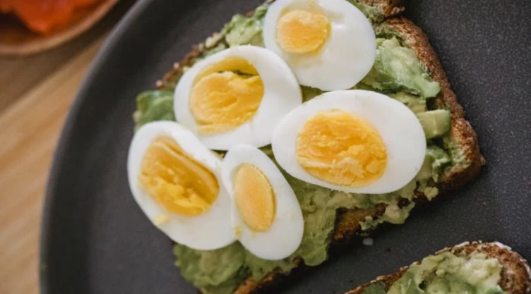 Mezclar aguacate y huevo para qué sirve y por qué se recomienda