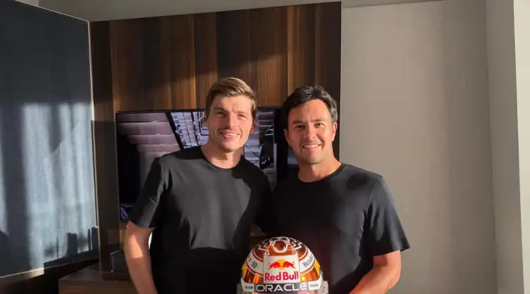 Max Verstappen y Checo Pérez, pilotos de la Fórmula 1.