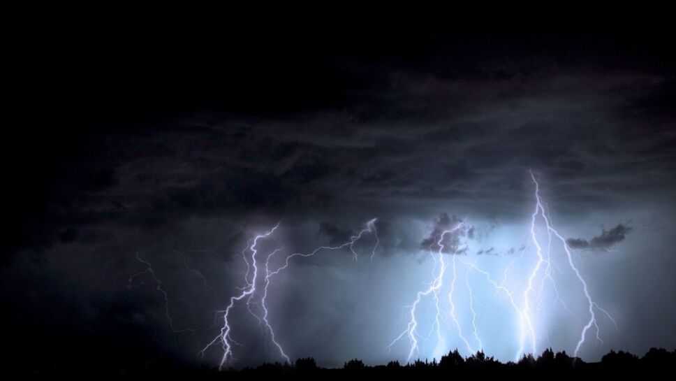 Drones, electricidad, lluvia .jpg