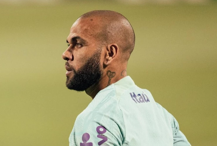 Dani Alves vuelve a cambiar su versión por agresión sexual