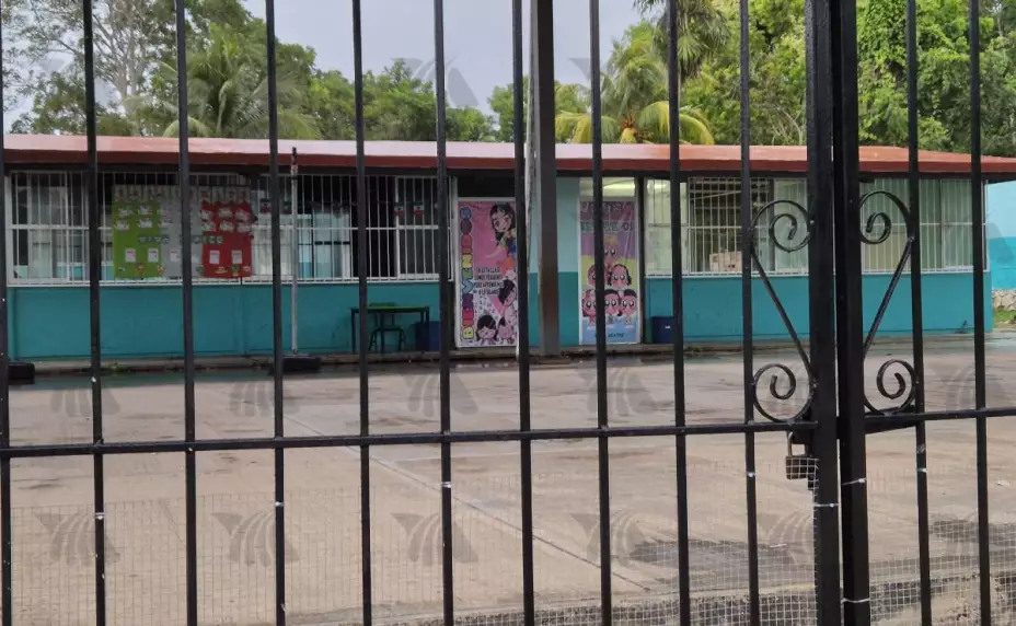 escuelas vacias por tormenta tropical helene en yucatan