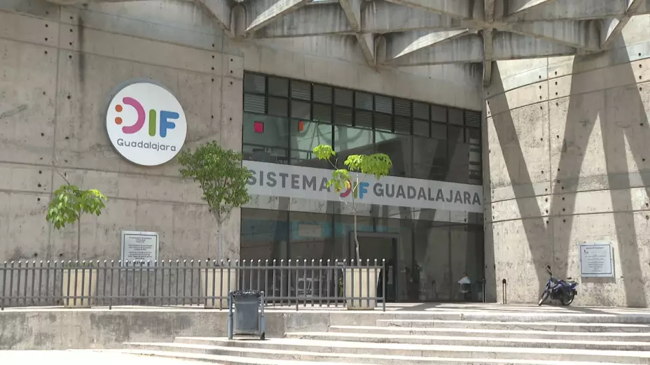 Mujer abandona DIF Guadalajara.jpg