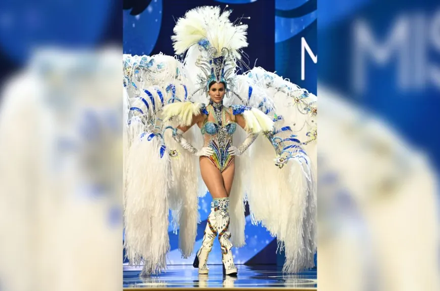 Bárbara Cabrera, Miss Universo Argentina 2022 en el escenario.