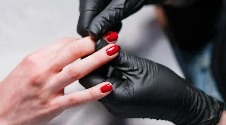 diseño-uñas-diferencia-manicura-rusa-normal.jpg