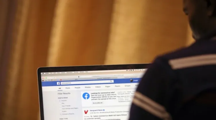 persona en Facebook