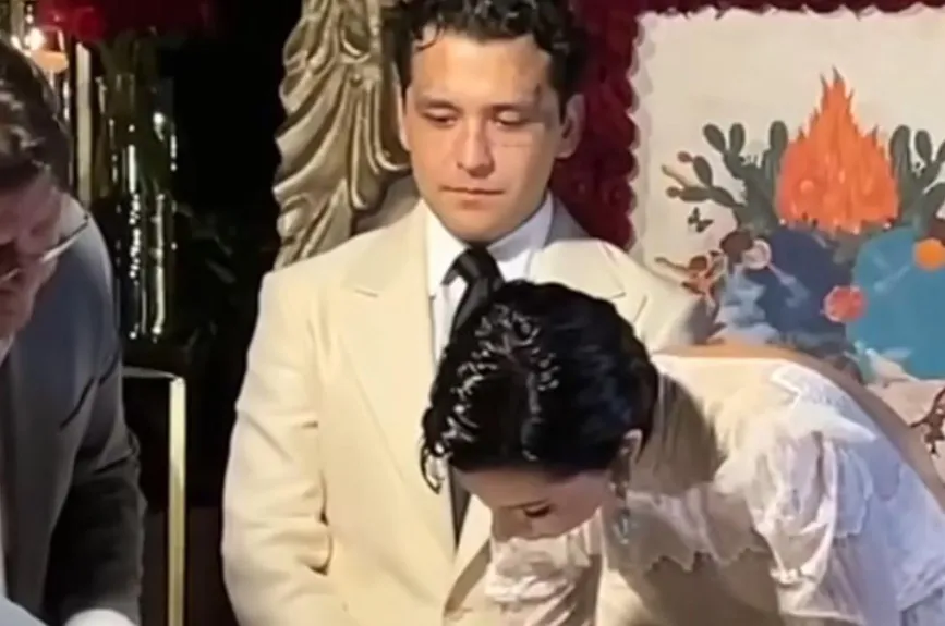 Votos de la boda de Nodal con Angela (9).jpg