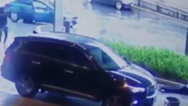 Localizan auto de criminales que dispararon en Plaza Artz