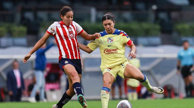 Casandra Montero y Kiana Palacios en el Clásico Nacional