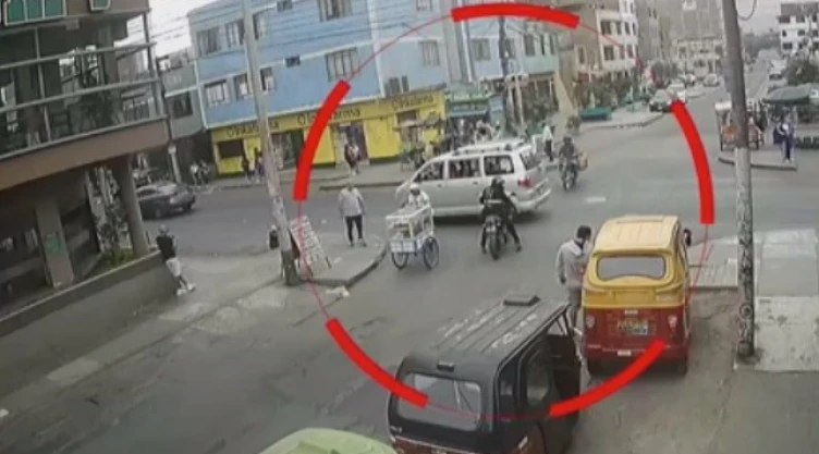sujeto-fingía-ser-vigilante-público-asaltar-san-juan-de-luriganco-perú-video