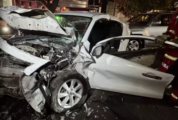 Jóvenes quedan prensados en Zapopan tras fuerte choque en Avenida Vallarta