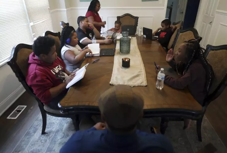 Sindicato de Maestros de Chicago permite que alumnos regresen a clases presenciales