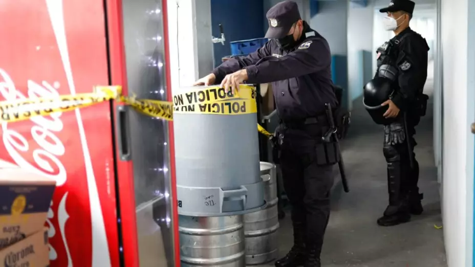 Cerveza Estadio Cuscatlán México.jpg