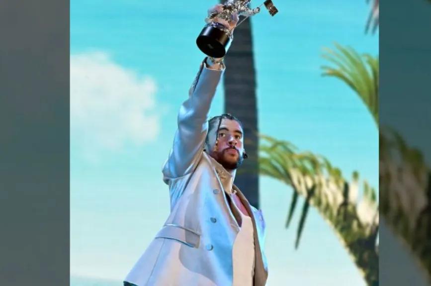 Bad Bunny premio.jpg