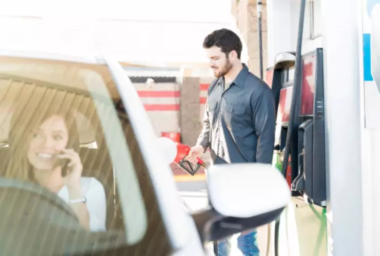 cargando gasolina.jpg