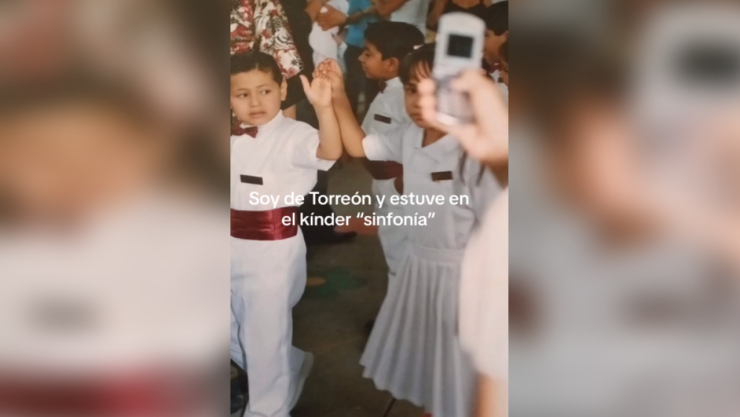 Joven busca a su crush de Kinder