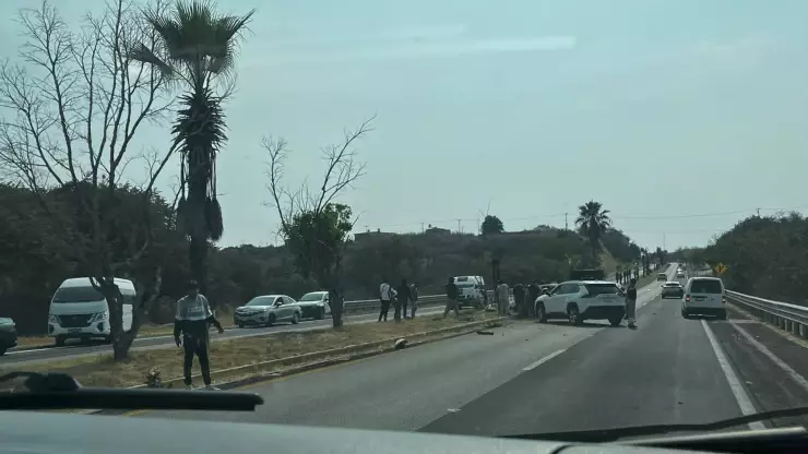 Fuerte accidente en la Autopista del Sol deja una menor fallecida.