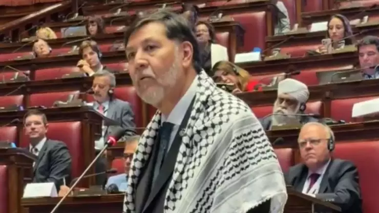 Fernández Noroña en Roma.