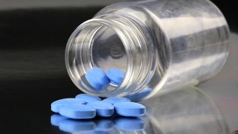 Hombre queda ciego por tomar viagra