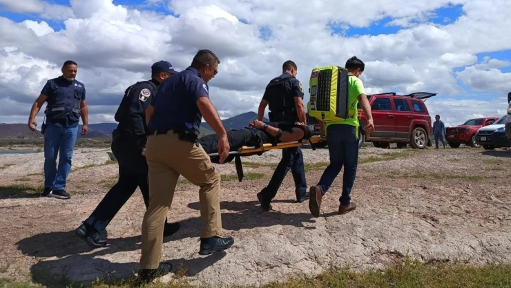 Los tripulantes fueron llevados a un hospital.