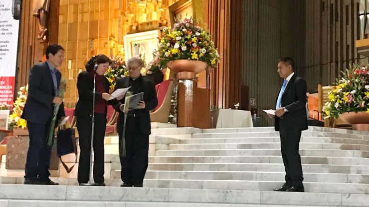 Alumno de la UNAM en la basílica de Guadalupe