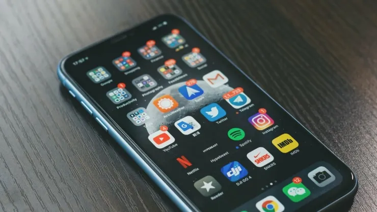 ¿Cómo eliminar automáticamente los mensajes de cada chat en WhatsApp?