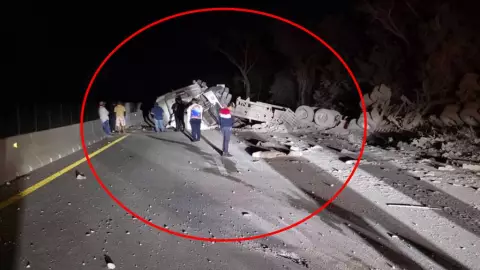 PORTADA fuerte accidente volcadura Cancún-Mérida.jpg