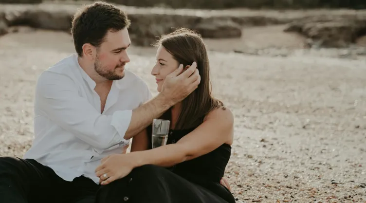 ¿Tu pareja es cariñosa? Estos son los rasgos físicos para saberlo.