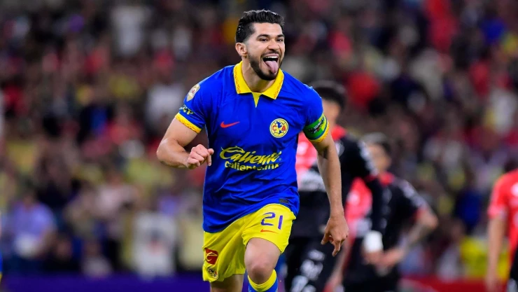 Henry Mart&iacute;n festeja un gol con el Am&eacute;rica
