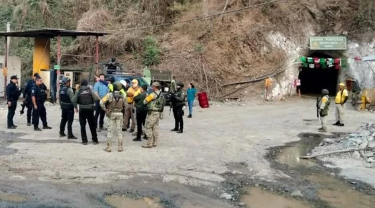 Cuatro mineros quedan atrapados tras derrumbe en una mina en El Rosario, Sinaloa