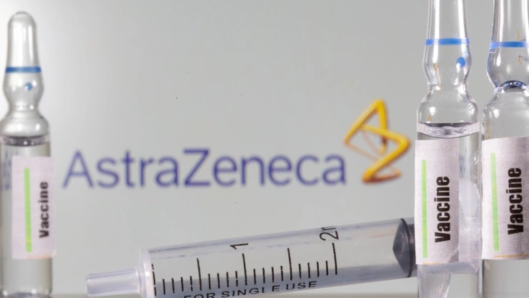 Vacuna de AstraZeneca reportó una efectividad del 90%
