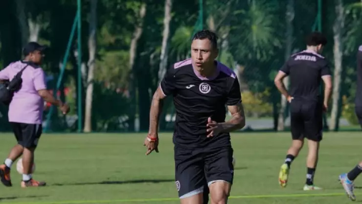 Critican a ‘Cata’ Domínguez por fiesta con temática del narco