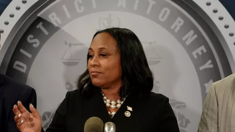 Fani Willis solicitó iniciar juicio contra Trump en octubre