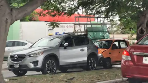 fuerte choque en la avenida alemán