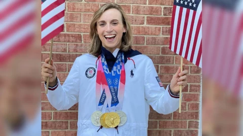 Katie Ledecky impuestos medallas Tokyo 2020.jpg