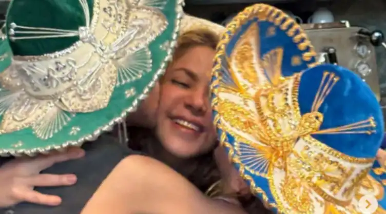shakira-reune-hijos-mexico.jpg
