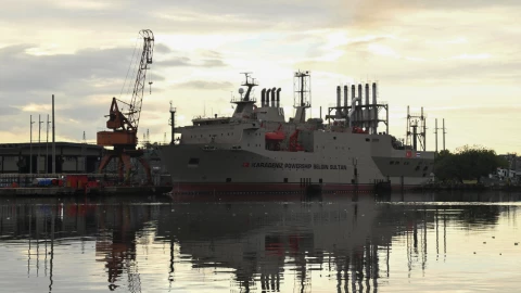 Estados Unidos anuncia que autorizará reventa de petróleo venezolano a Cuba