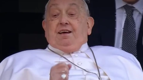Papa Francisco da la bendición desde el hospital y lo dan de alta 23 de marzo 2025.png