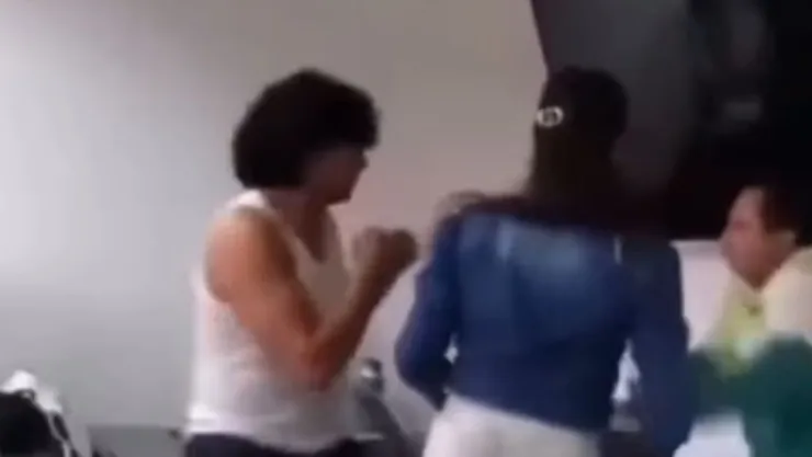 estudiante golpea profesor